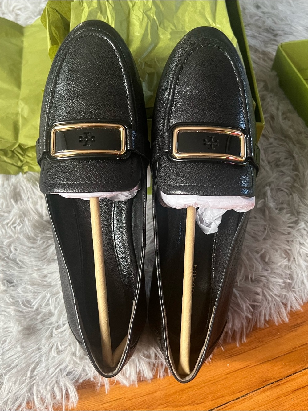 NIB Tory Burch Black Leather Slip-On Loafers with Gold Accent in Size: 7